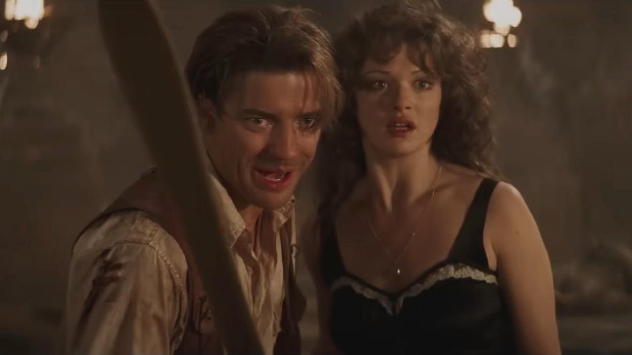 Brendan Fraser defends Rachel Weisz in a tomb in The Mummy.