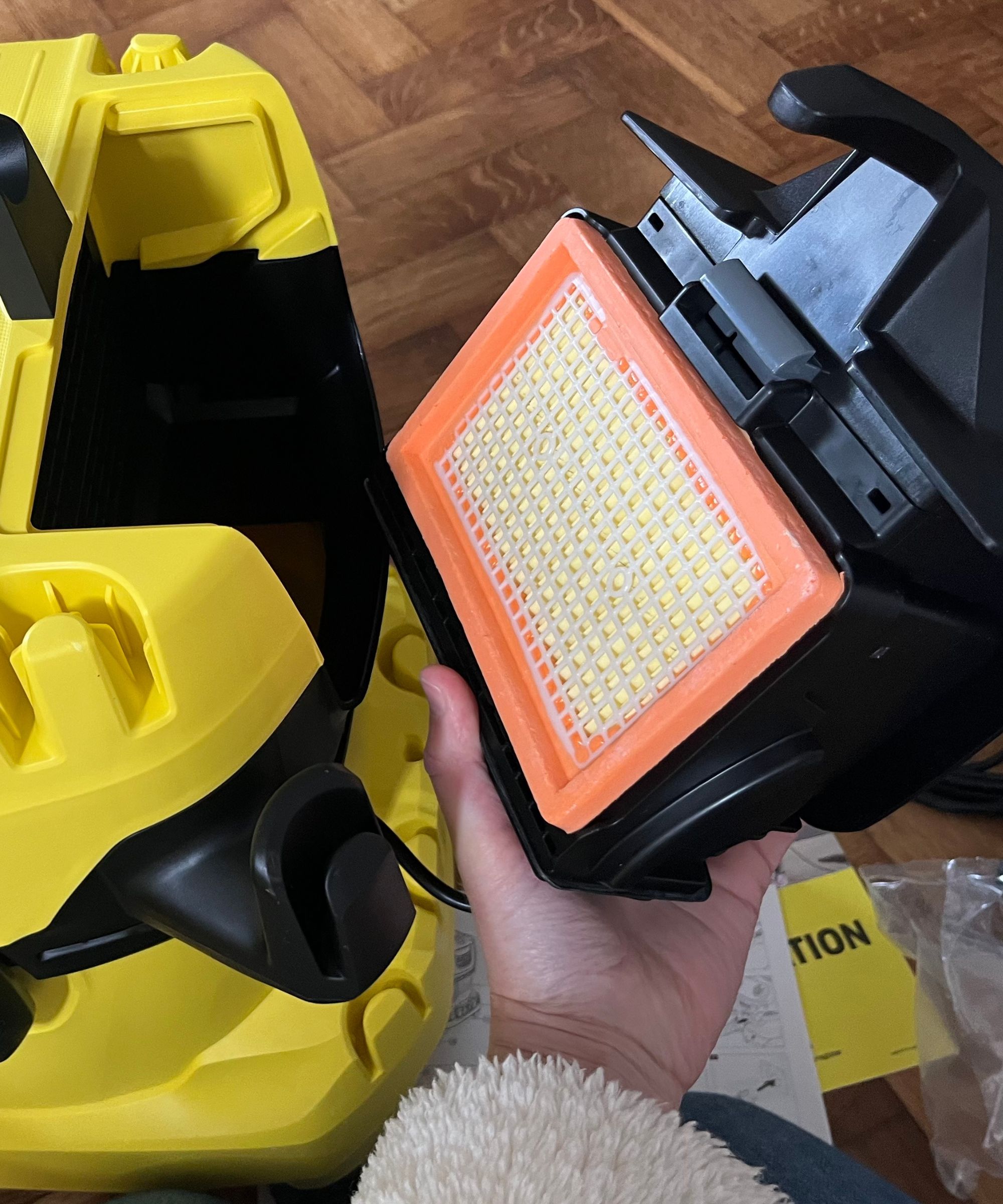 Karcher WD4 filter is top-mounted which can be easily removed for replacing when required.
