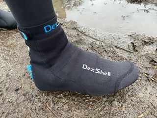 Image shows the Dexshell Heavy Duty overshoes.