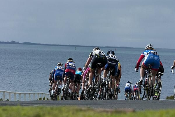 The peloton descend towards Port Phillip Bay in Geelong.