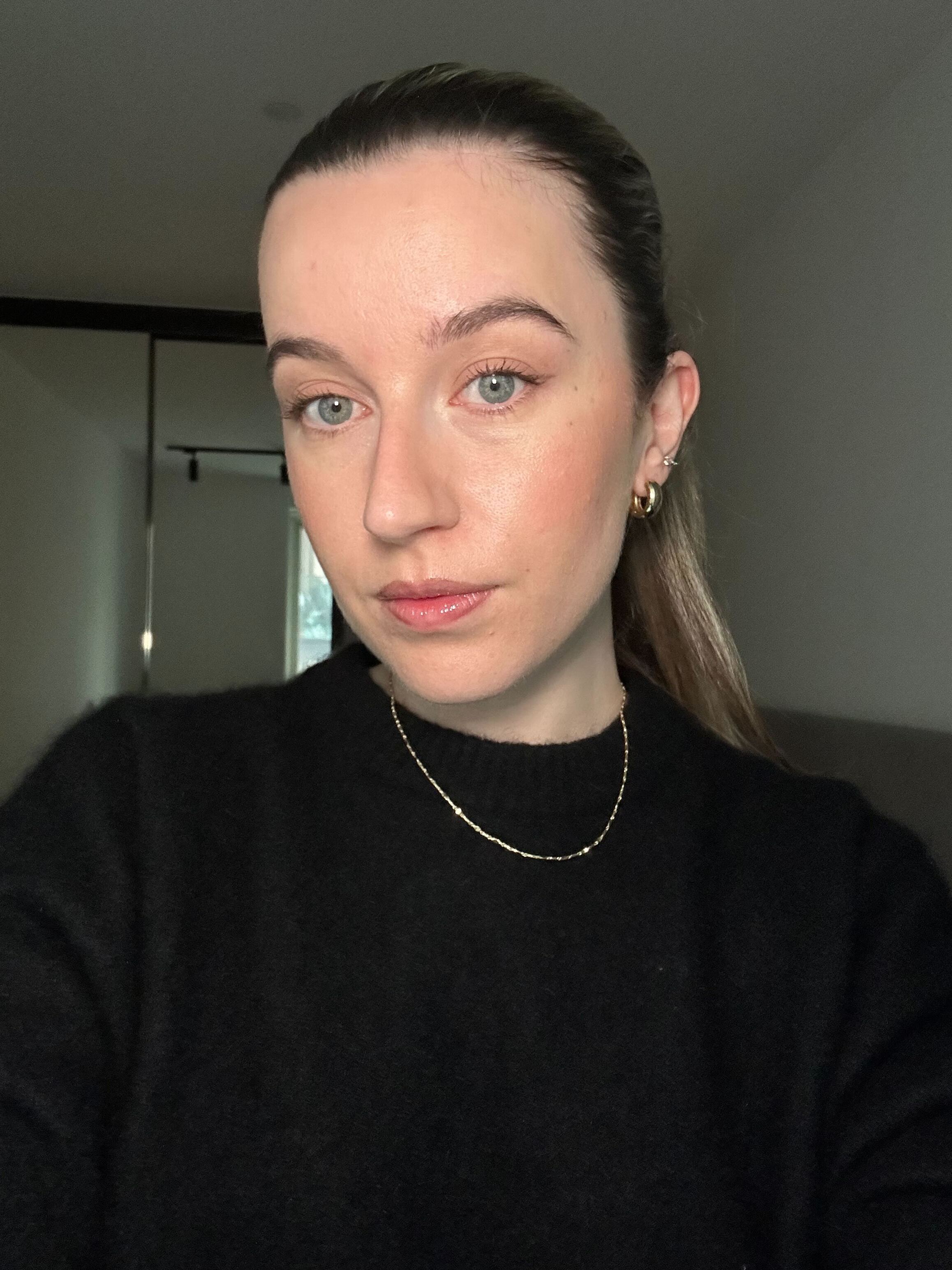 Grace Lindsay wearing makeup by mario master mascara in brown