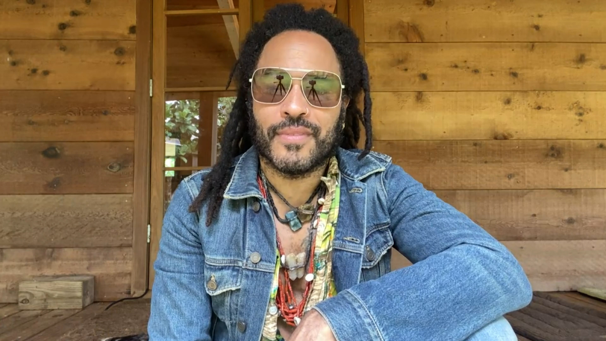 Lenny Kravitz’s super toned abs | Woman & Home