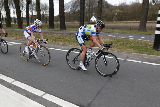 Orica - AIS were aggressive, Loes Gunnewijk leads the front group