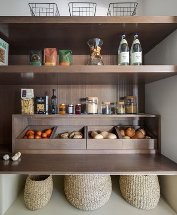 Spice Storage Ideas 10 Options For Order In A Kitchen Homes Gardens   Zgp9mjZJNUohKfpwiGeTm7 360 80 