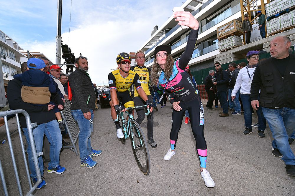 Selfie time for stage 4 winner Dylan Groenewegen at Volta ao Algarve