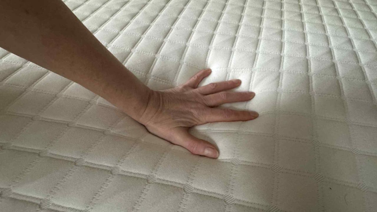 Testing the Eve Sleep the Premium Foam Mattress in Samantha's home