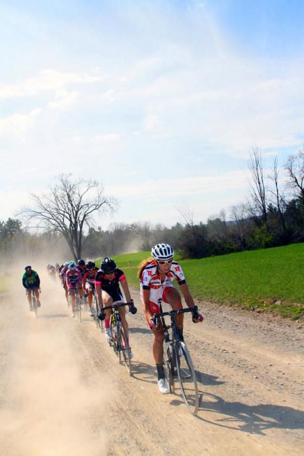 Alizee Brien (Specialized-Masda-SGC) sees the move go ahead . But it was a bit too late.