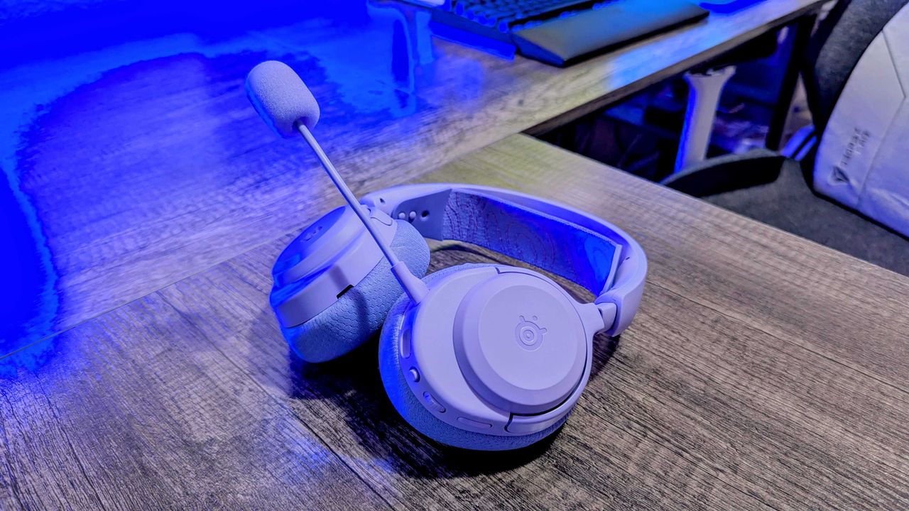 Image of the SteelSeries Arctis Nova 3X Wireless gaming headset.
