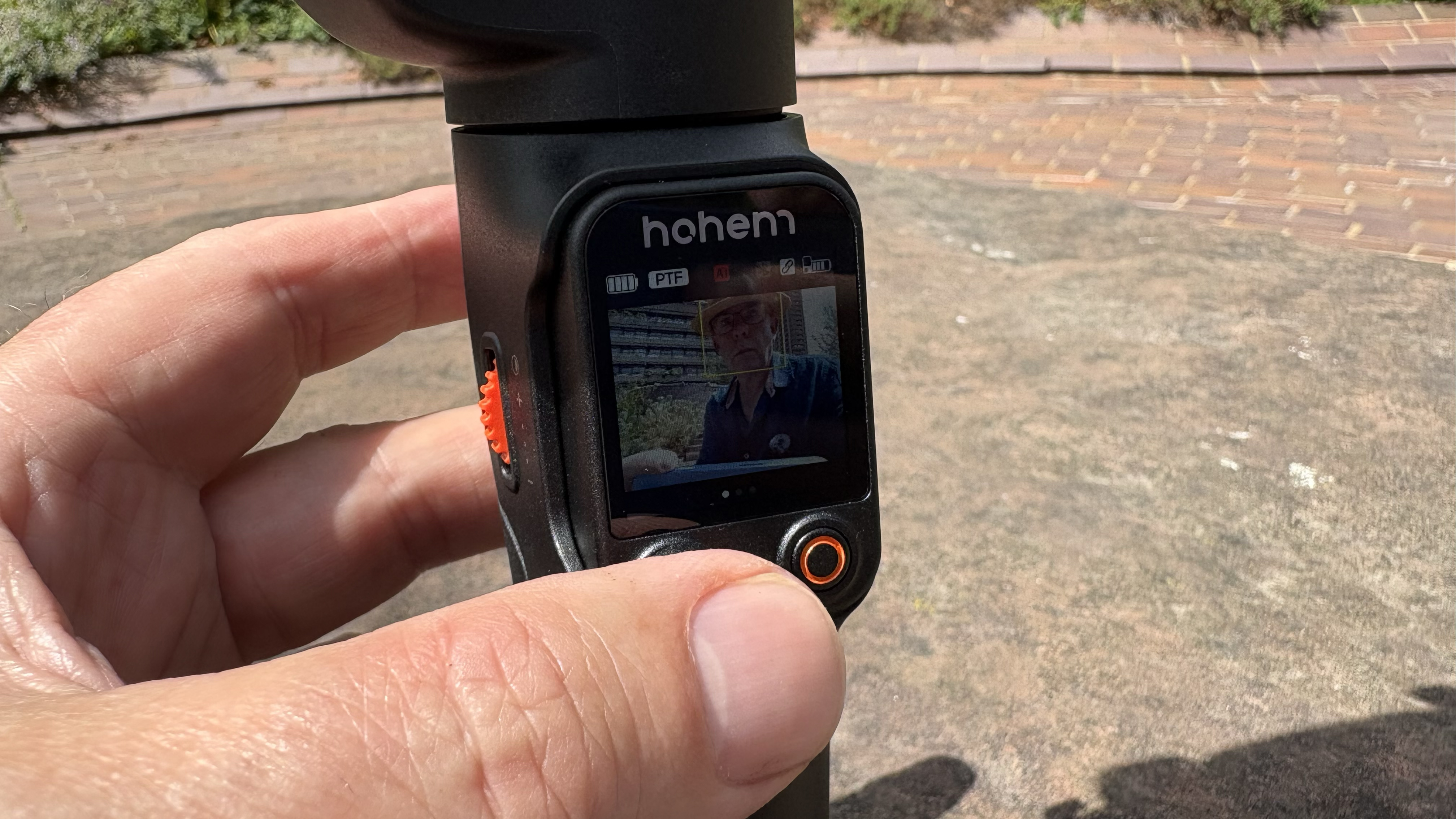 Close-up of the 1.22&amp;rdquo; screen on the rear of the stabiliser.