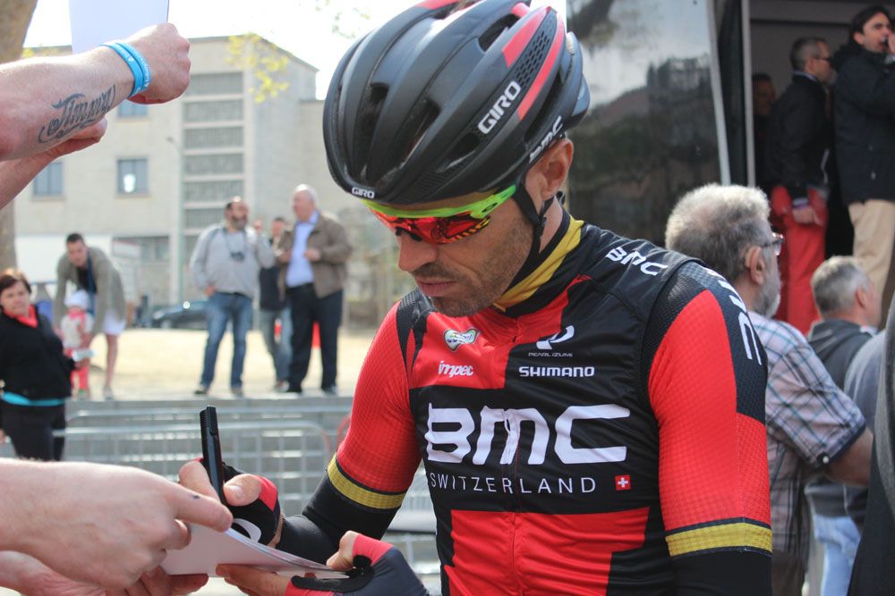 Samuel Sanchez signs autographs
