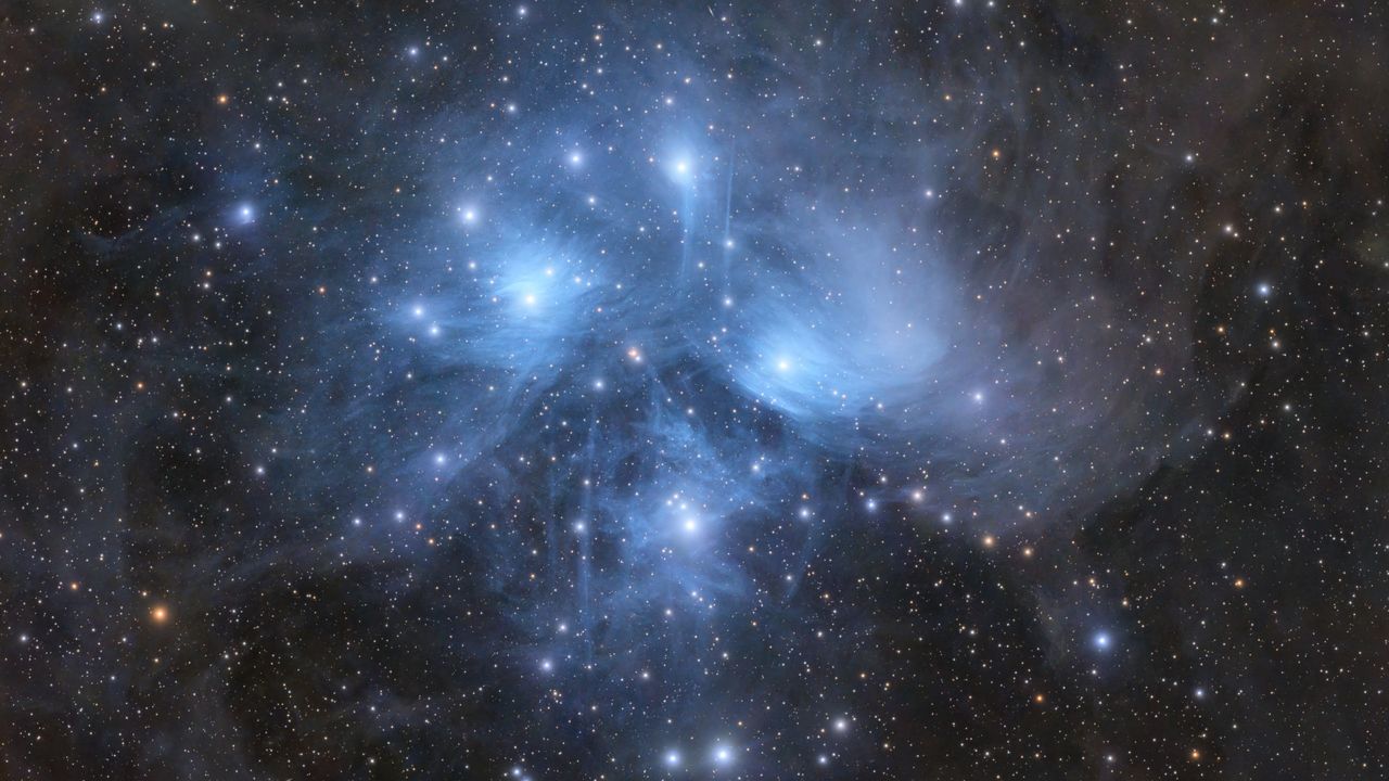 Astrophotographer captures Pleiades 'Seven Sisters' glowing through ghostly blue veil