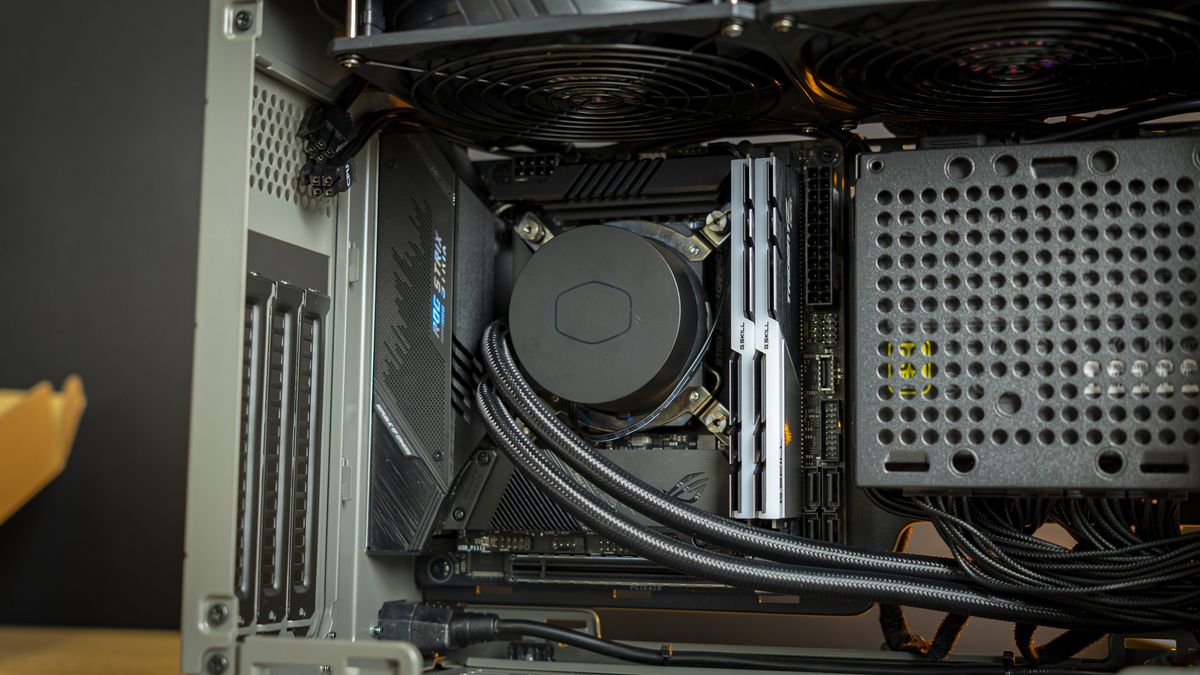 Cooler Master NR200P Max