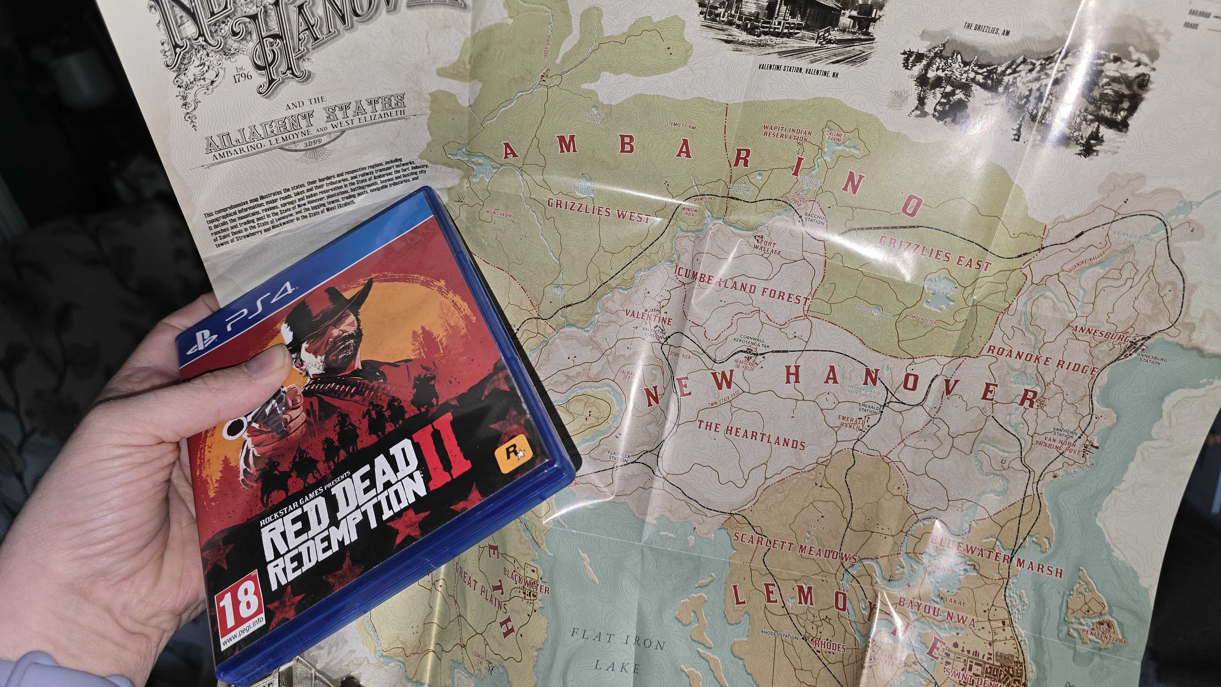 Red Dead Redemption 2 and the included physical map.