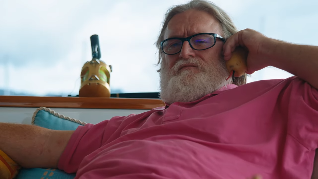 Gabe Newell dans une vidéo promotionnelle de Valve, sur un yacht.