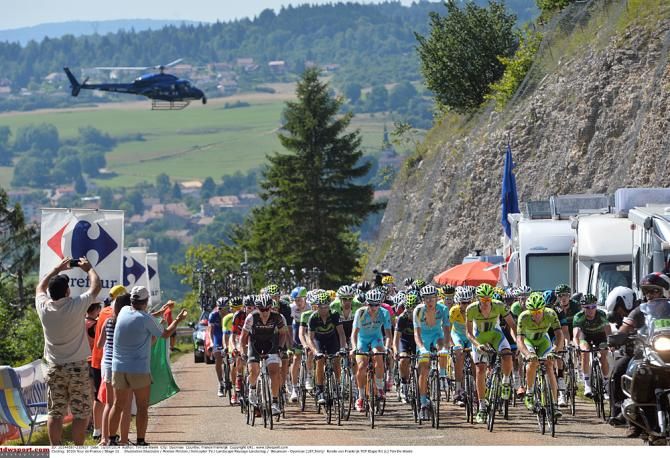 Helicopters provide the only breeze on a sweltering stage 11 in the 2014 Tour de France