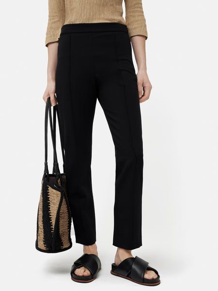 missing-image صيحة سراويل السجائر هي الصيحة المفضلة لدى الفتيات الفرنسيات حاليًا