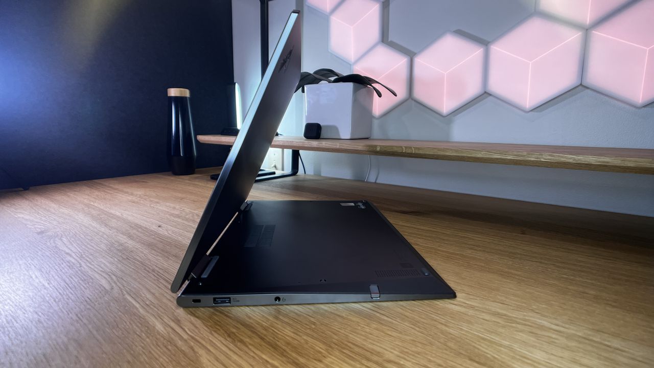 Lenovo ThinkPad X1 Yoga Gen 8 |