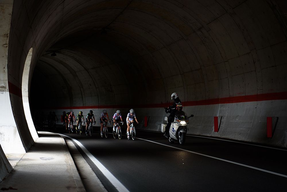 Lizzie Armitsteads leads to the foot of the Montenars climb at Giro Rosa 2016 - Stage 2