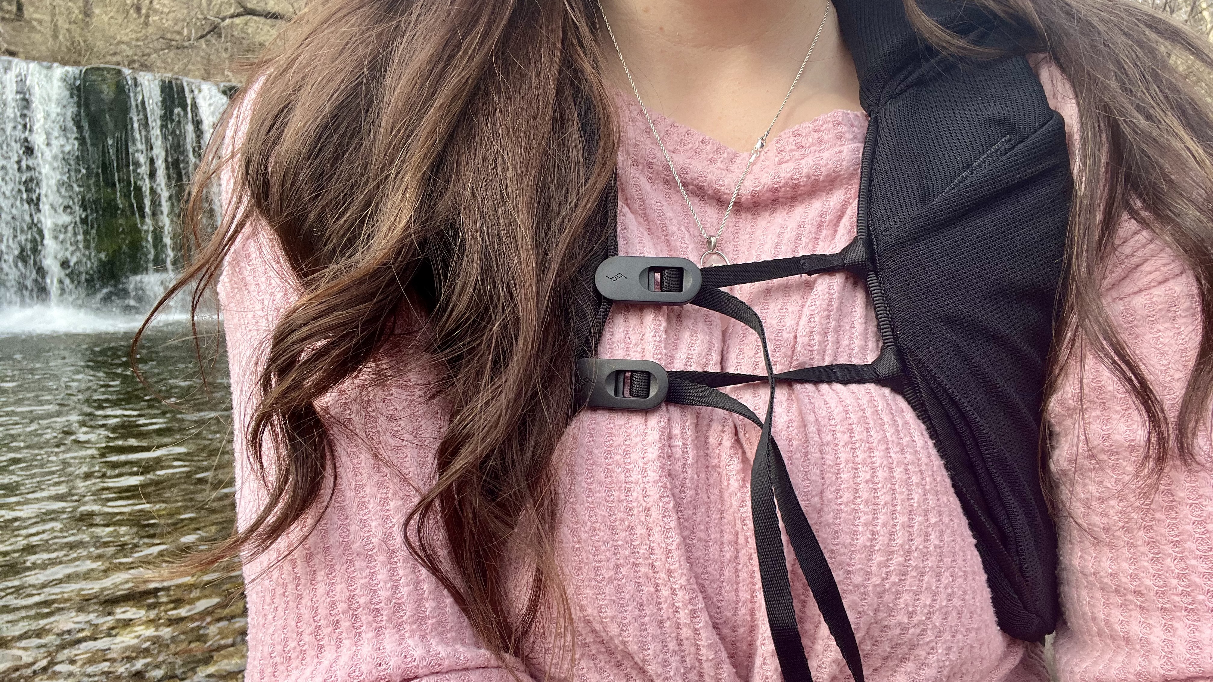 chest straps on the peak design outdoor bag