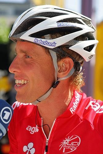 Michael Boogerd (Rabobank) one of today's hopefuls, gives a pre-race interview.