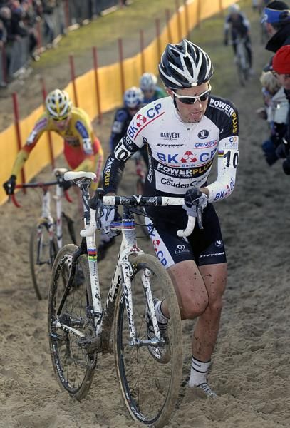 Niels Albert (BKCP - Powerplus) runs through the sand in Koksijde.