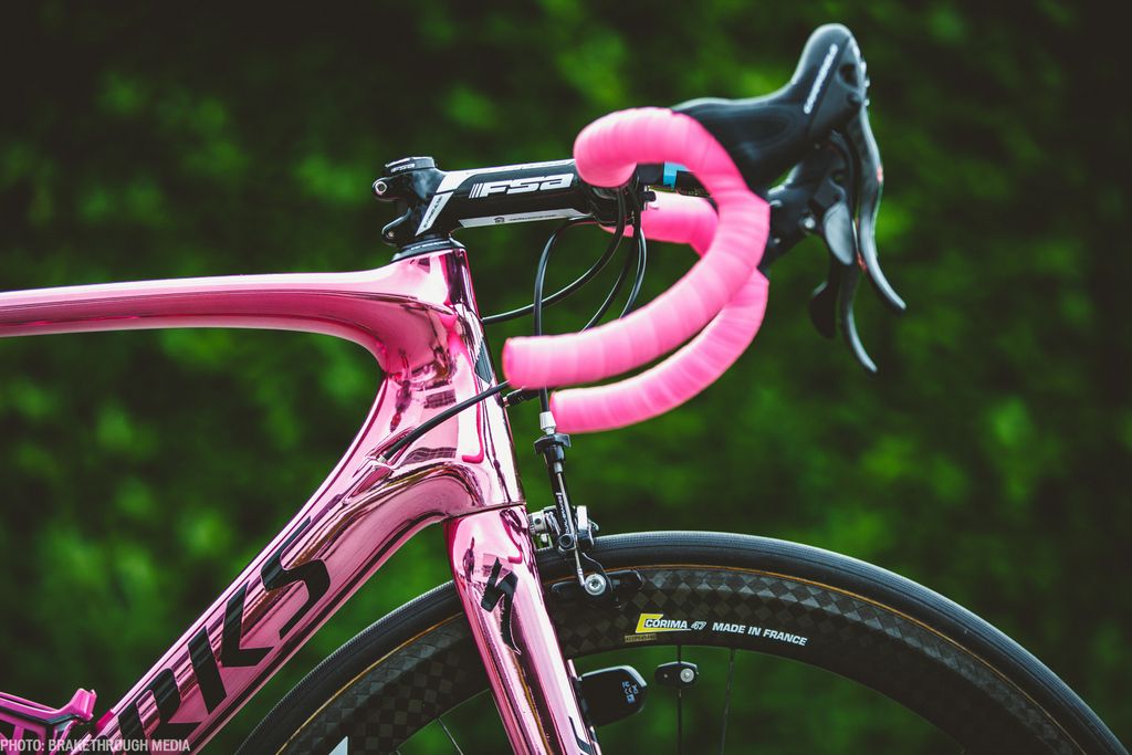 Very nicely wrapped pink bar tape for Nibali