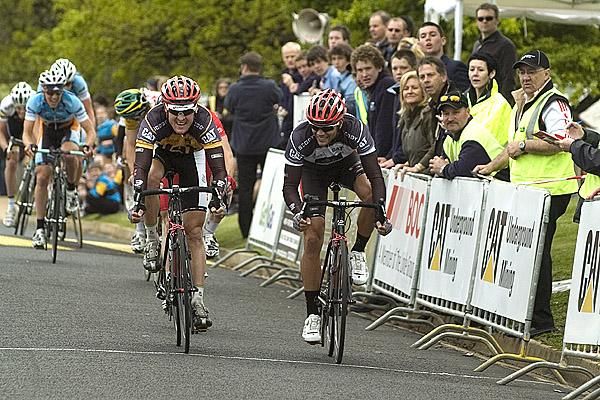 Jonathan Cantwell (right) edges out Fly V Australia teammate Bernard Sulzberger to win stage three of the Tour in Burnie.