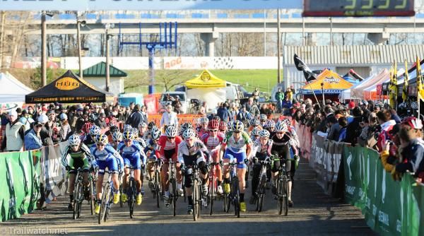 The elite women's start.