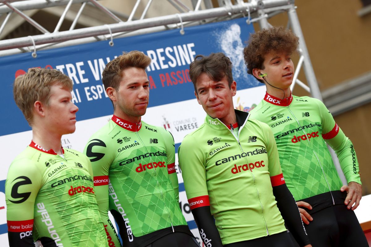 Rigoberto Uran and his Cannondale-Drapac teammates at the sign-on