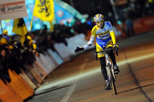 Rob Peeters (Telenet - Fidea) waves to the crowd as he finishes in fourth place.