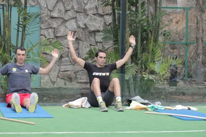 Alberto Contador during a core exercise session with his Tinkoff-Saxo teammates.