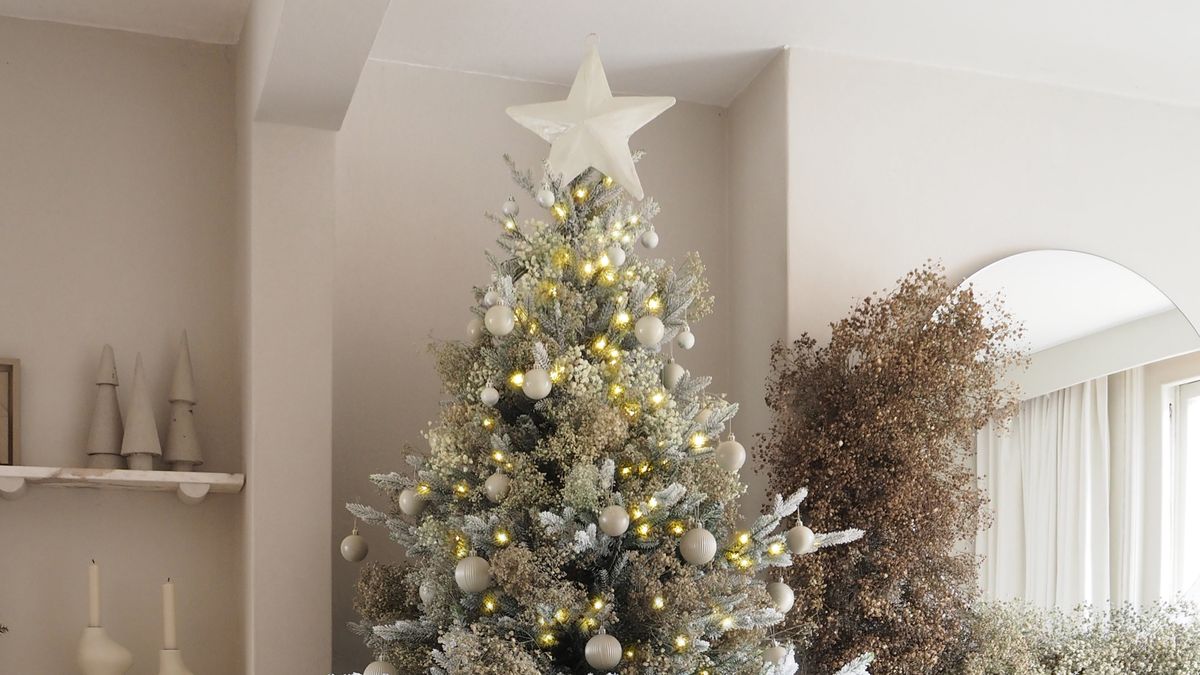 J'utilise cette astuce de décoration d'une minute pour garantir la parfaite décoration de sapin de Noël, année après année.