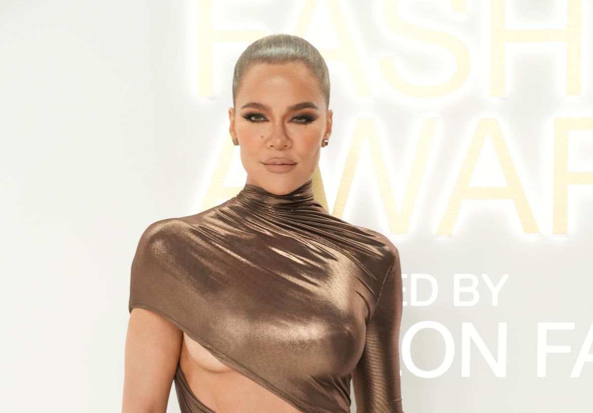 La cuisine en marbre superposé de Khloe Kardashian donne un look dramatique que les designers adorent