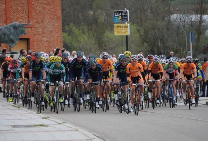 Euskaltel and Movistar controlling the race