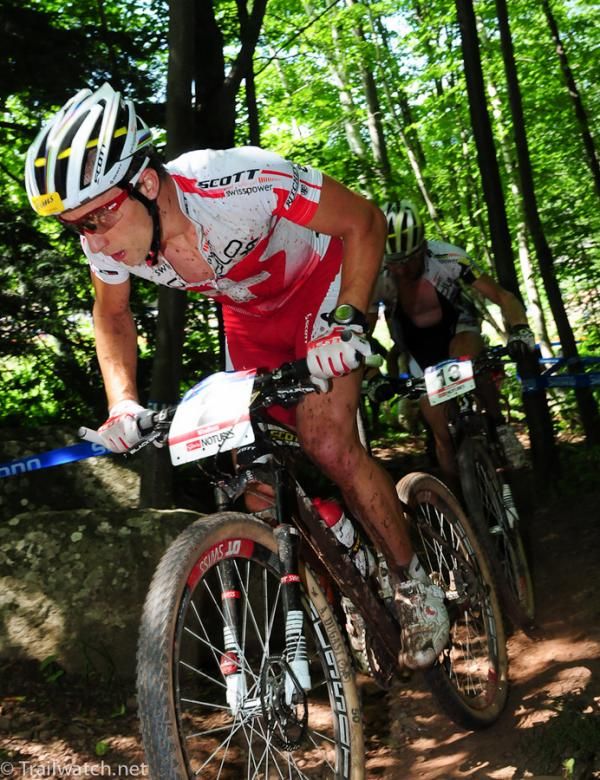 Nino Schurter (Scott Swisspower) climbing in the woods