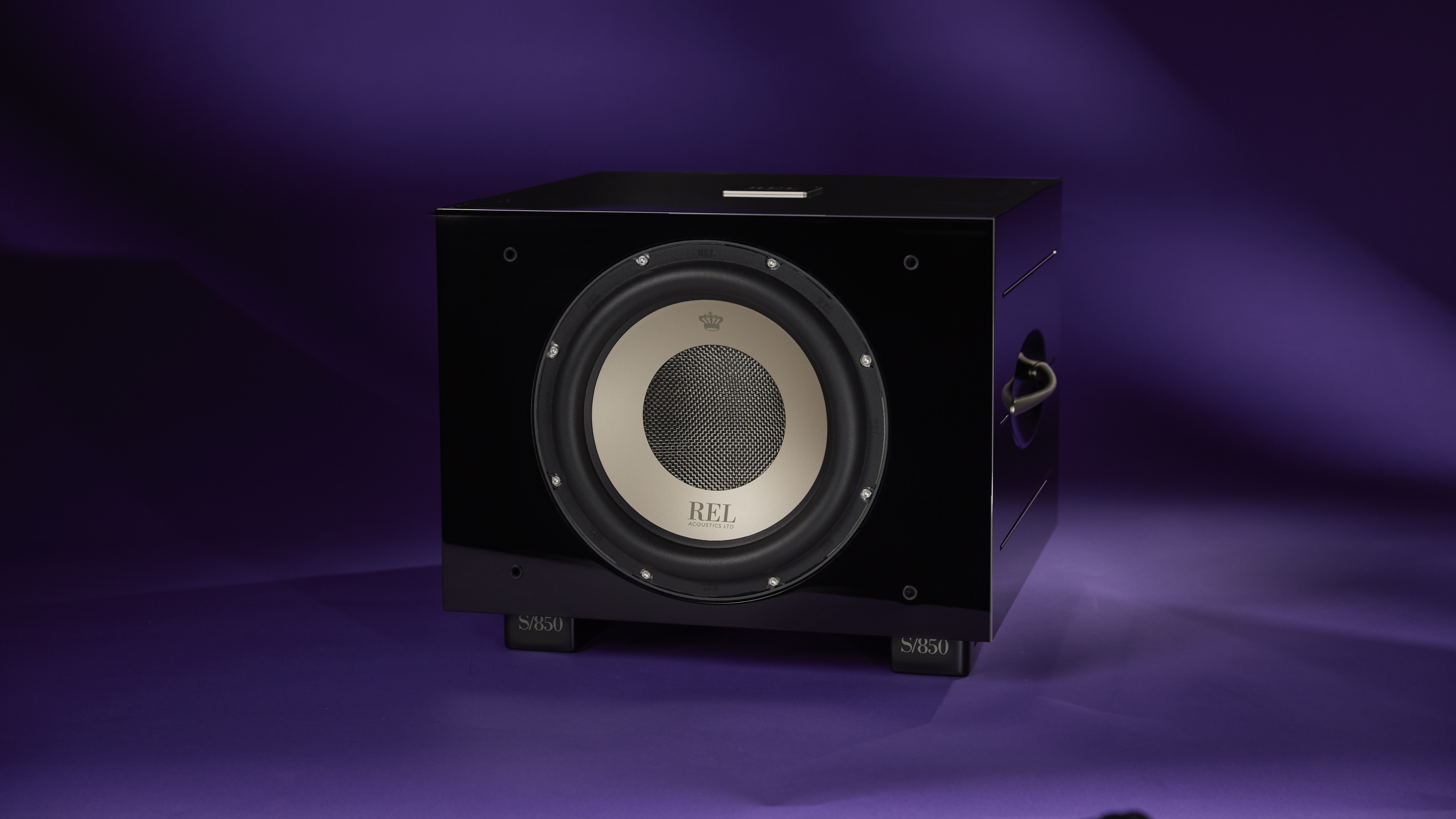 S/850 subwoofer on a purple cloth background.