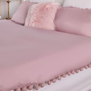PrettyLittlethings pink pom pom bedding