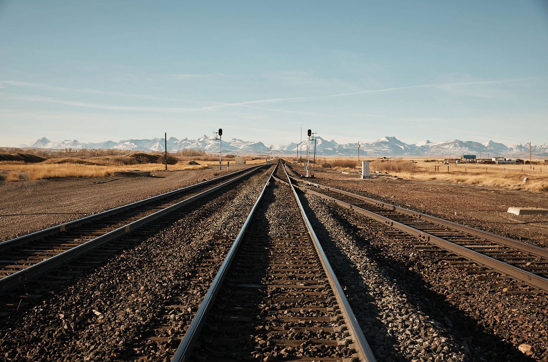Track, Transport, Sky, Horizon, Line, Road, Infrastructure, Landscape, Cloud, Rural area,