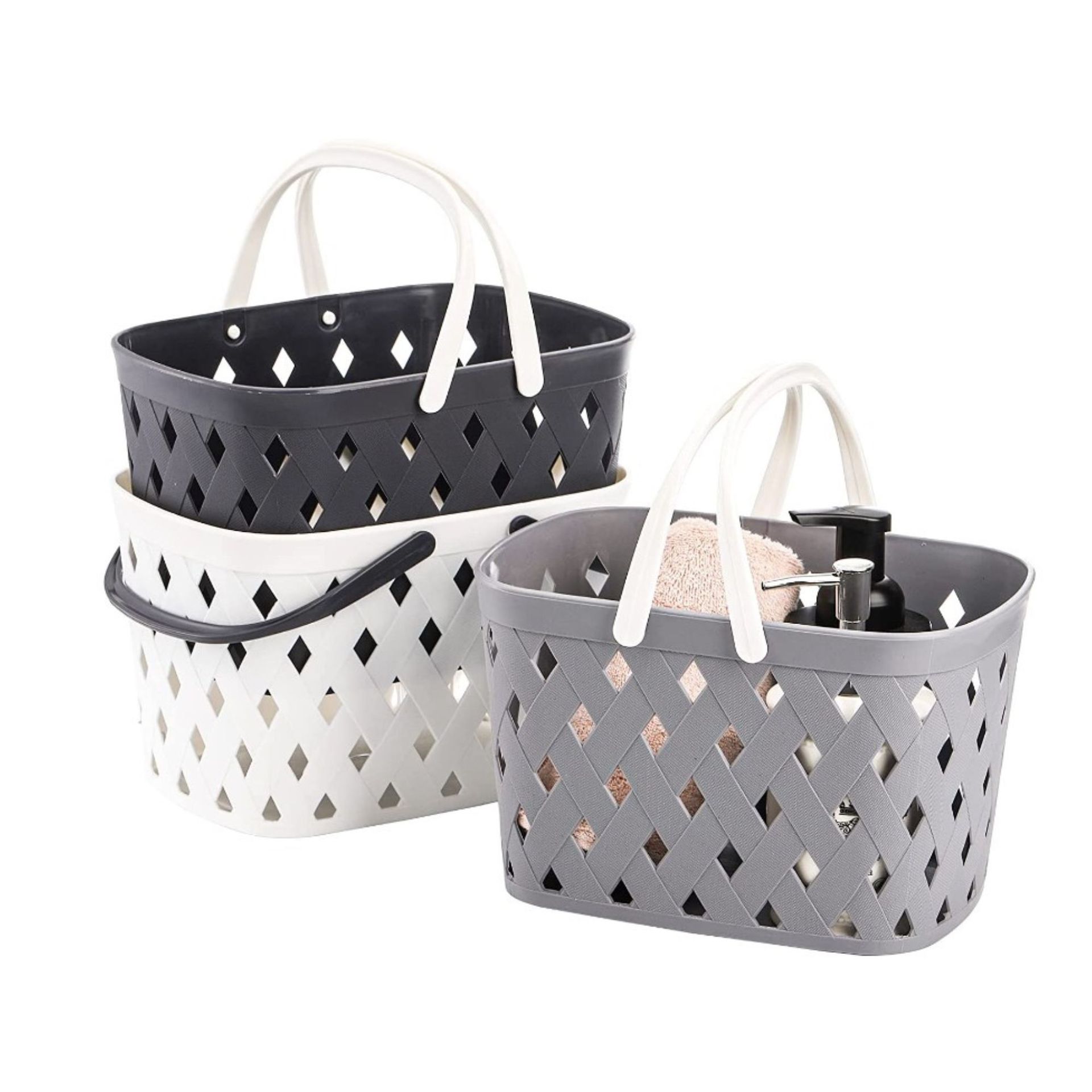 Tiga troli pembersih, dua ditumpuk dan satu dengan deterjen