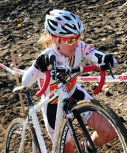 Amy Dombroski (Clement-Primus-Mootry) racing in third place.