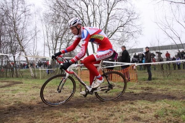 Klaas Vantornout (Sunweb-Revor) takes a u-turn to another lap.