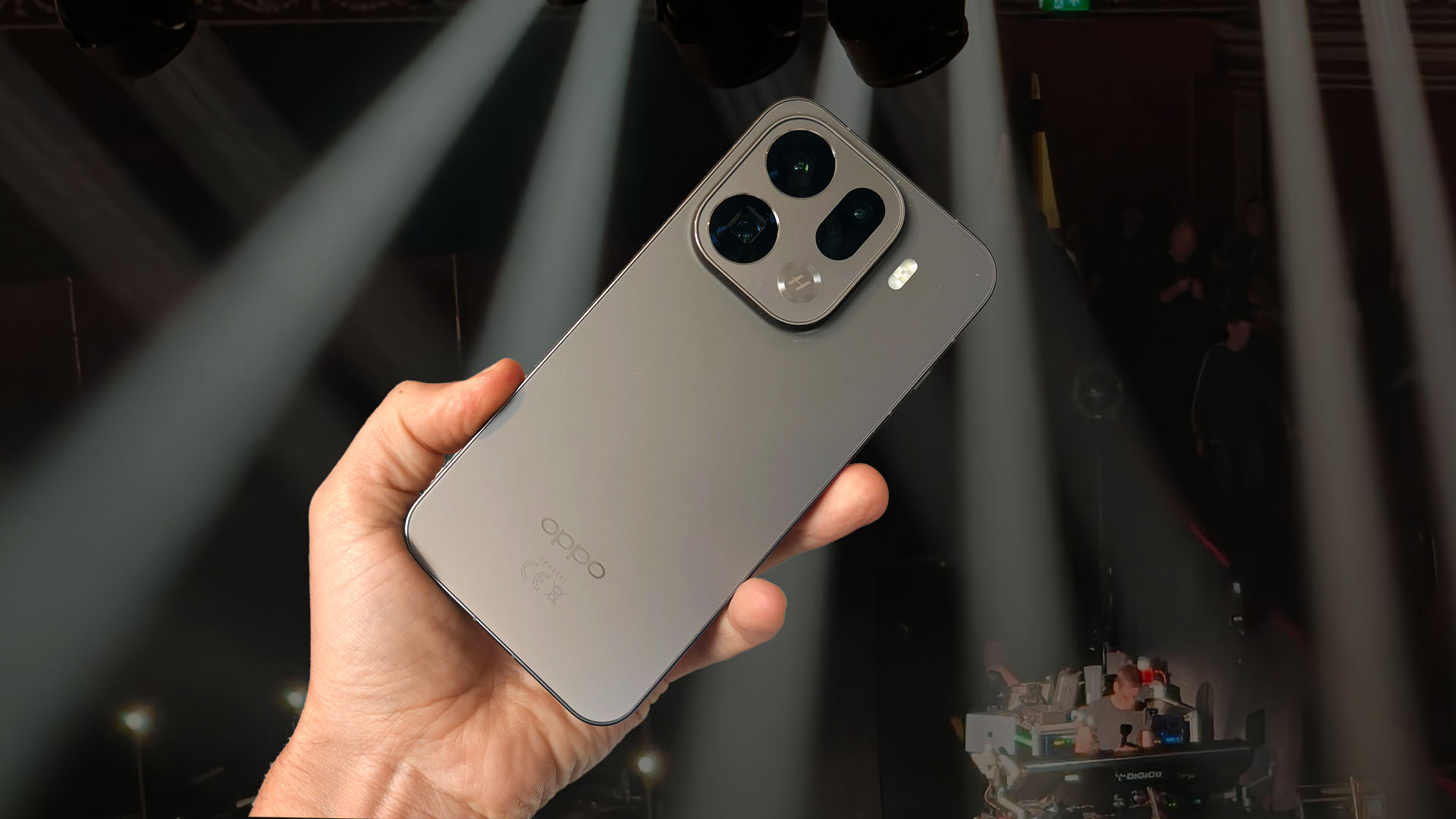 OPPO Find X9 Pro in hand. 