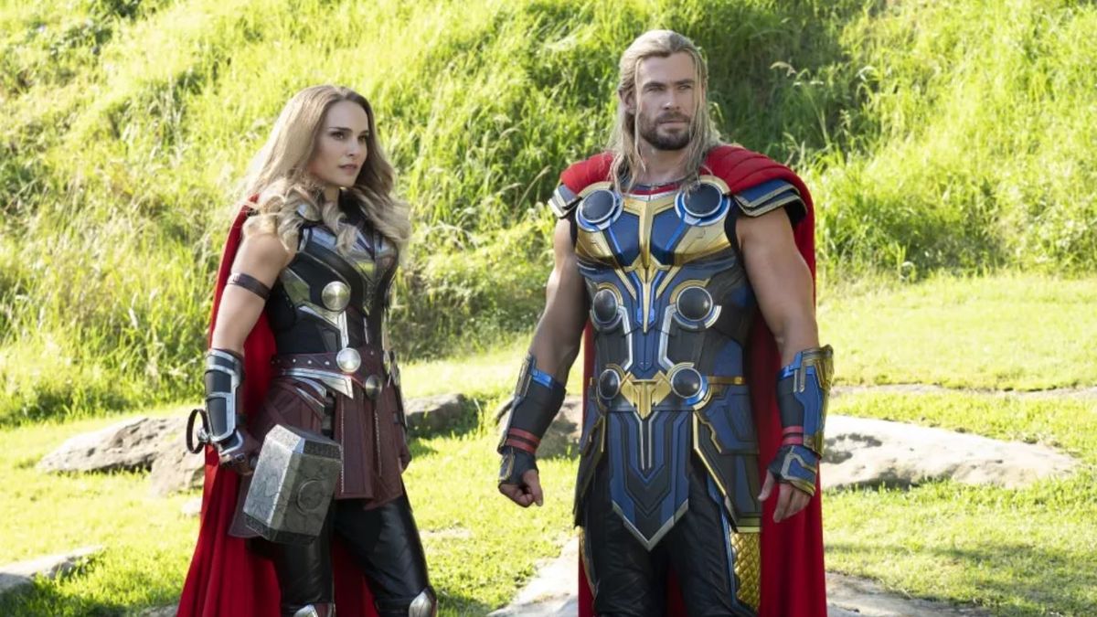 Natalie Portman and Chris Hemsworth in Thor: Love and Thunder