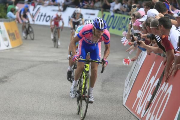 Michele Scarponi (Lampre - ISD) leads Paolo Tiralongo (Astana)