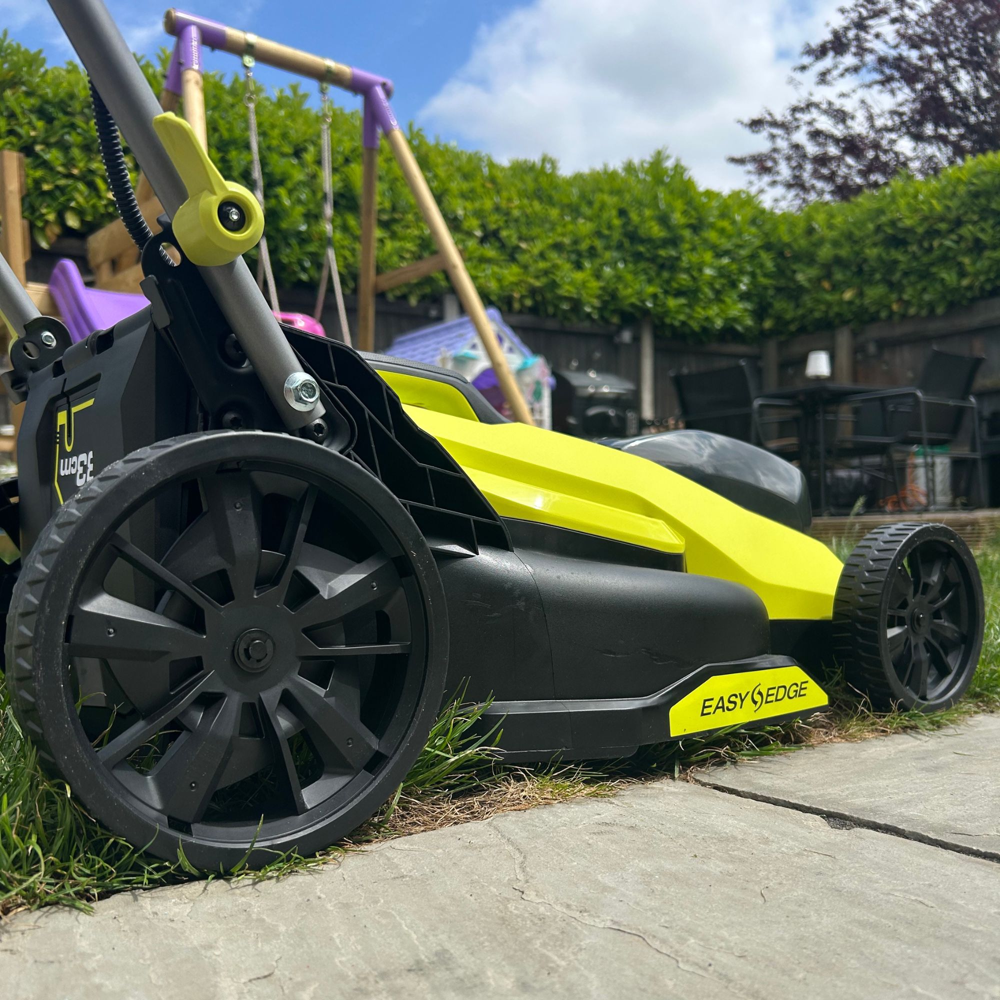 Ryobi lawnmower on grass at cutting height 1, close to the floor