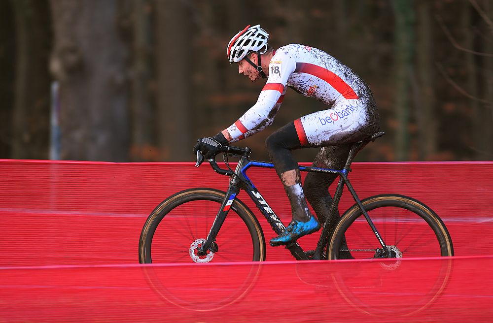 Mathieu Van Der Poel (Ned) Beobank-Corendon tries to catch up after dropping his chain at the World Cup in Zeven