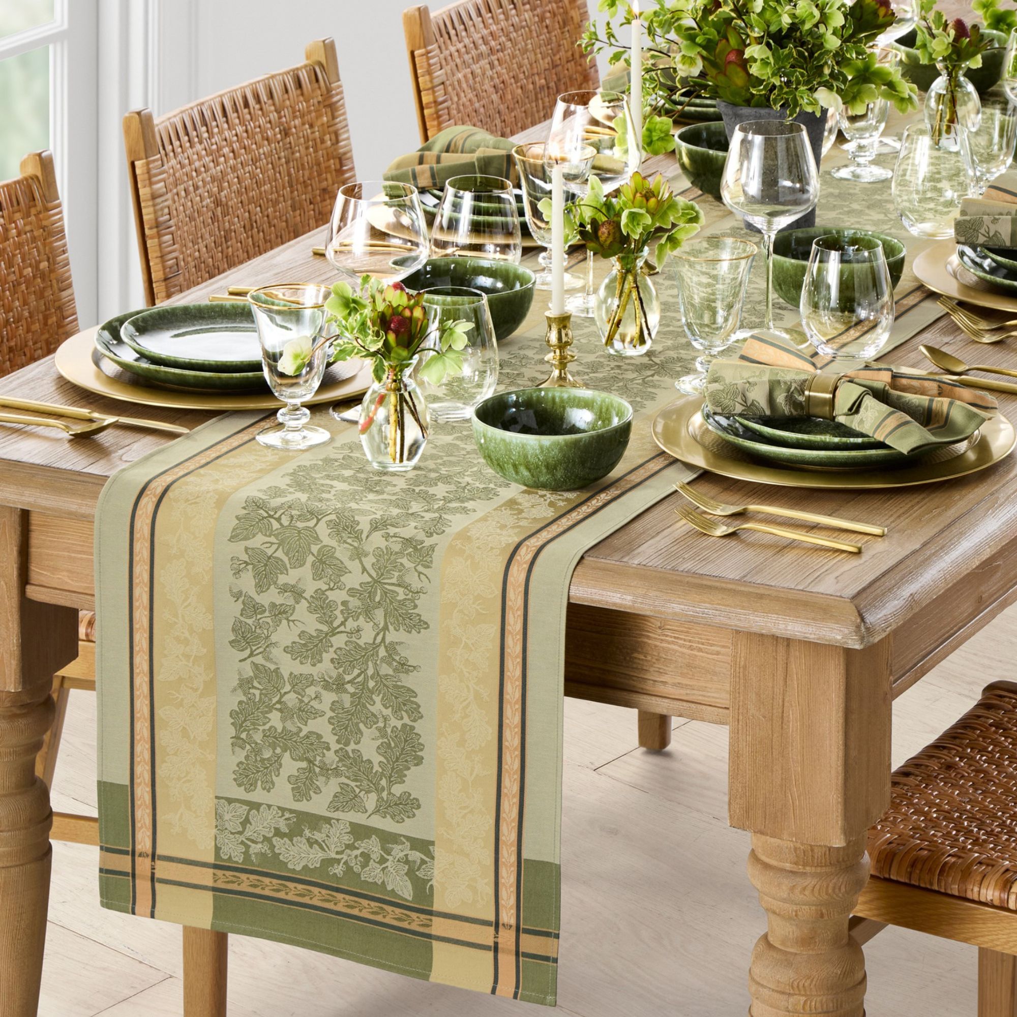 Foliage Jacquard Table Runner (Sage)