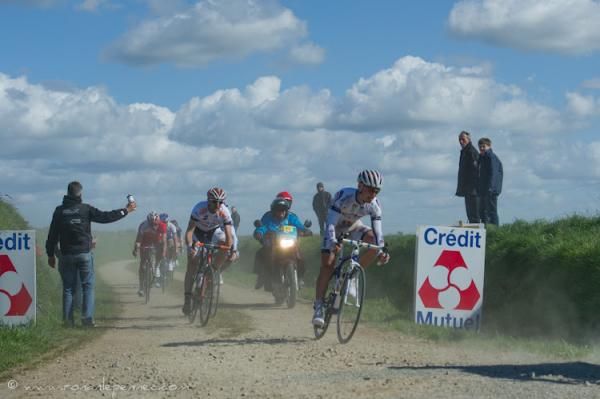 The gravel roads of Brittany pose a unique challenge.