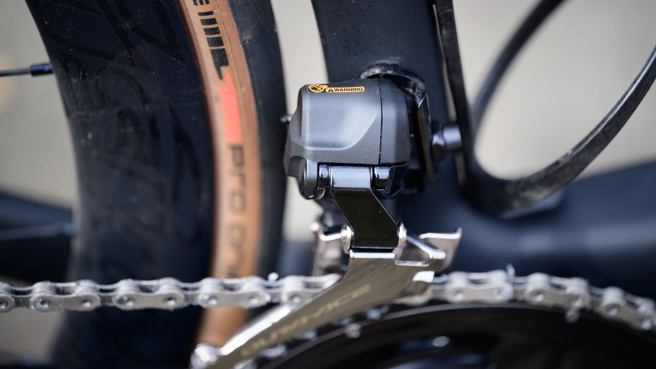 Shimano Dura-Ace R9150 Di2 front derailleur