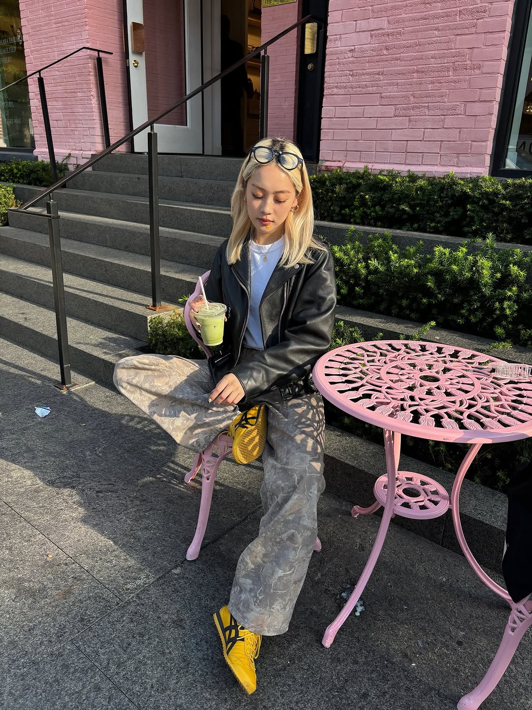 Minimalist outfits with trainers